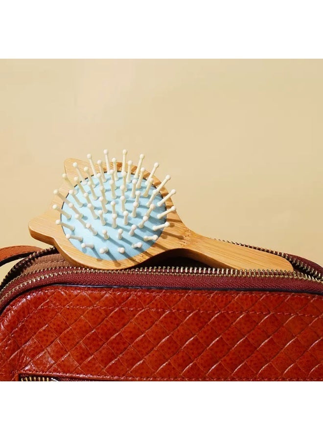 فرشاة تدليك شعر صغيرة مزودة بوسادة هوائية، مشطان تدليك من الخيزران الطبيعي مع فرشاة تنظيف، فرشاة تصفيف شعر رطبة/جافة للشعر المجعد والمستقيم والكثيف والناعم، أداة فك تشابك الشعر مضادة للكهرباء الساكنة وسهلة السفر للرجال والنساء والأطفال، فرشاة فك تشابك الشعر، مدلكات فروة الرأس الصغيرة المستديرة (أزرق/وردي) - Image 4